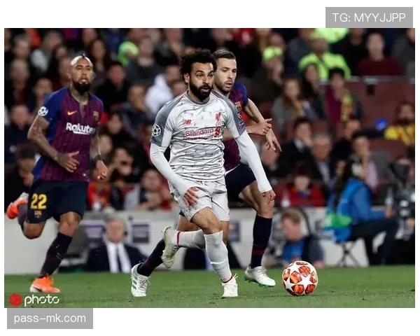 桑保利执教风格强调高位逼抢与快速转换,战术体系注重进攻压迫 桑保利执教风格强调高位逼抢与快速转换,战术体系注重进攻压迫