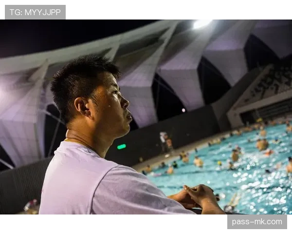 瑞安·洛赫特怎么穿泳裤都像在准备红毯，普通泳池叔叔表示压力山大