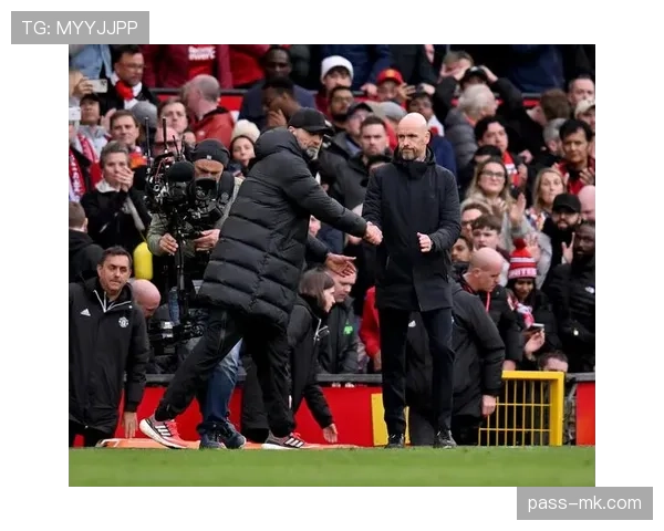 曼联的“文化癌变”：滕哈格铁腕下的切尔西式内耗危机